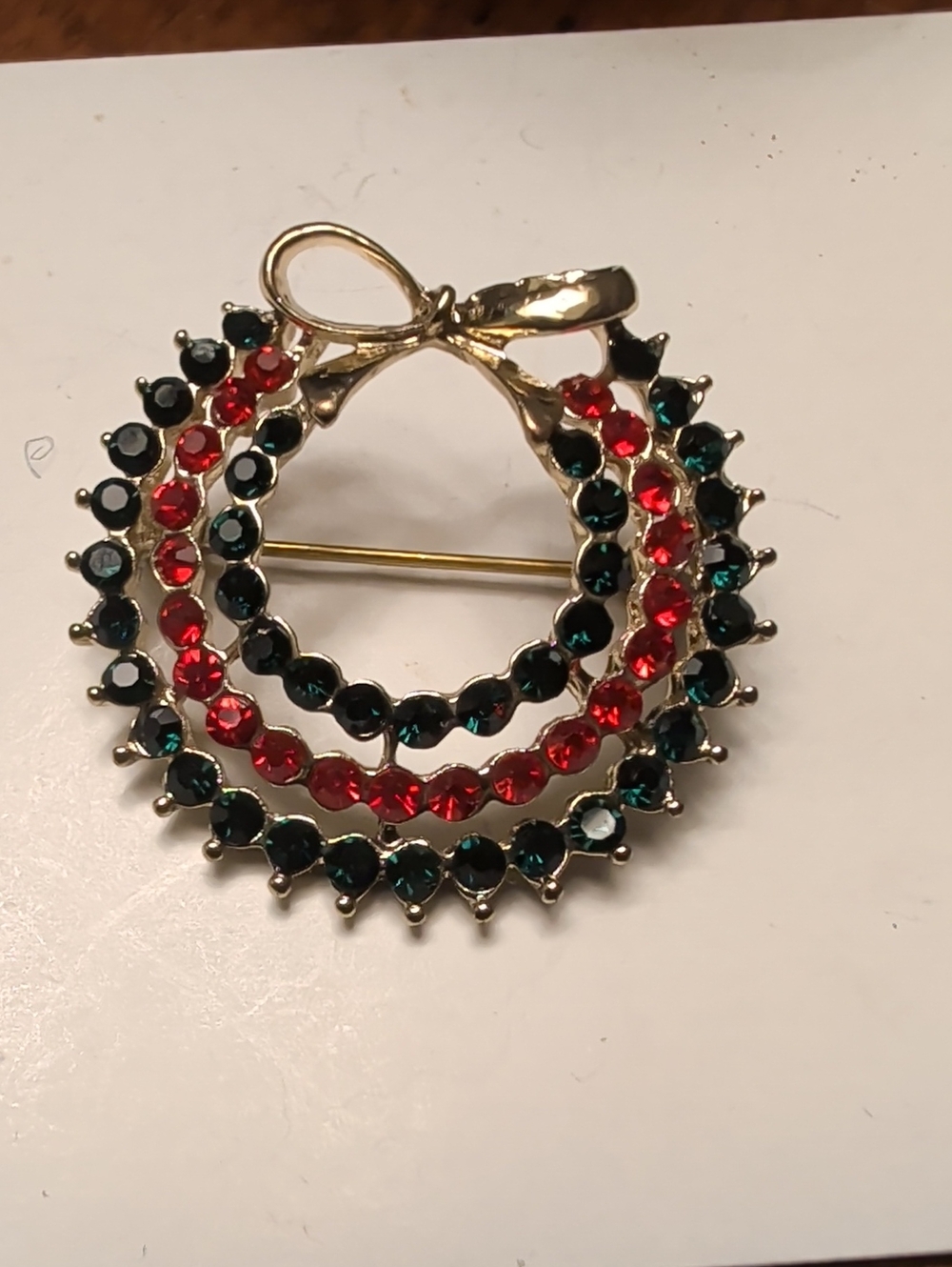 Vintage Christmas Pin Brooch wreath green red rhinestone Goldtone.